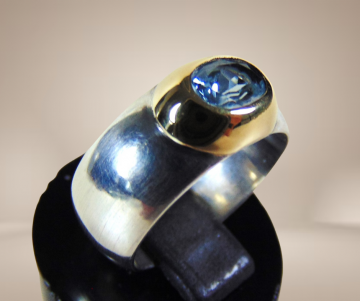 2 925 zilver 585 14k gouden design ring beige achtergrond