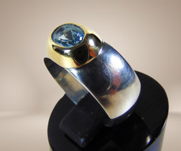 2 925 zilver 585 14k gouden design ring beige achtergrond 2