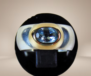 2 925 zilver 585 14k gouden design ring beige achtergrond 3