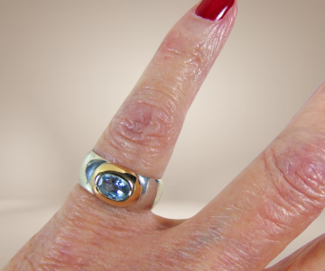 2 925 zilver 585 14k gouden design ring beige achtergrond 5