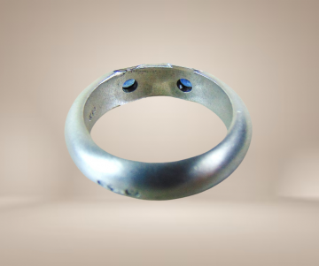 7 design bolle ring 925 mat zilver 14k 585 goud dubbel saffier beige achtergrond 4