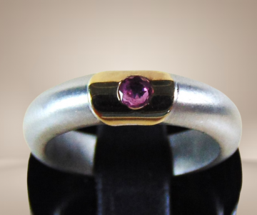 8 design ring 925 mat zilver 14k 585 goud robijn beige achtergrond 3