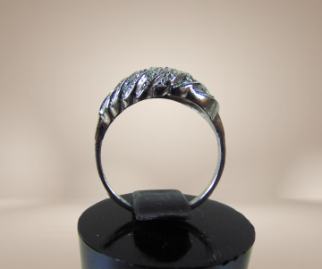 835 zilver art deco antieke bolle ring markasiet beige achtergrond 1