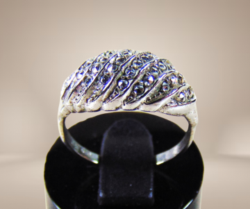 835 zilver art deco antieke bolle ring markasiet beige achtergrond 3