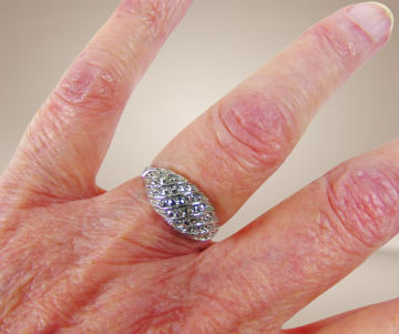 835 zilver art deco antieke bolle ring markasiet beige achtergrond 4