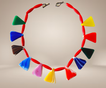 Afrikaanse trade beads gesmolten glas kleurrijk ketting beige achtergrond