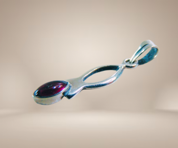 Almandine granaat druppel lange zilveren hanger beige achtergrond