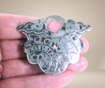 Antiek russische niello zilveren belt buckle riem gesp beige achtergrond 4