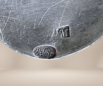 Antiek russische niello zilveren belt buckle riem gesp beige achtergrond 5