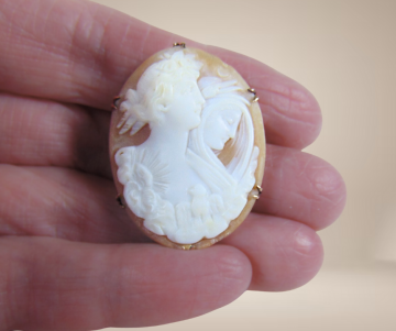 Antieke camee dubbel portret 2 vrouwen vogel zon beige achtergrond 5