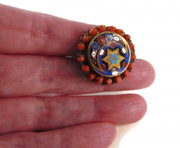 Antieke koper goudkleur ronde broche blauw email ster bloedkoraal 1