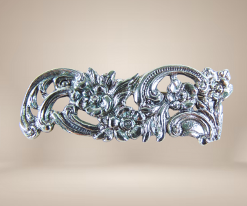 Antieke lange zilveren bloemen bogen broche 2 veranderd pluimpje rechts boven beige achtergrond  3