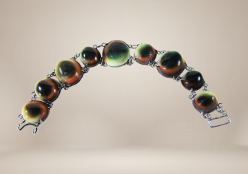 Antieke operculum zilveren schakel armband beige achtergrond 2