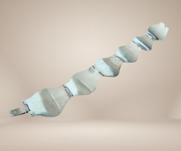 Antieke zilveren chinese draak maskers armband beige achtergrond 4 4