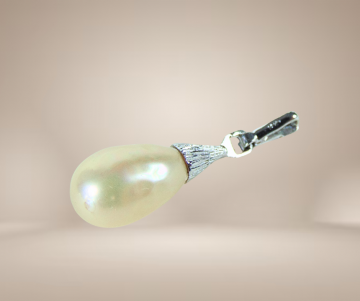 Argentium 935 diamant faux parel hanger beige achtergrond