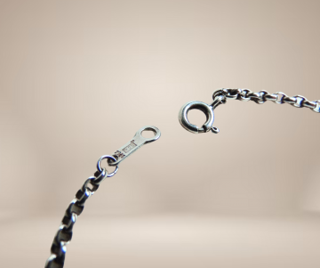 Armband zilver rond sterren maan blauw email beige achtergrond  3