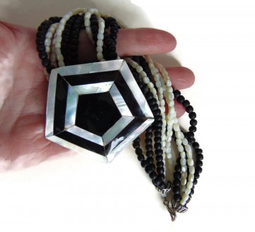 Art deco parelmoer onyx git gedraaide strengen ketting grote hanger 4