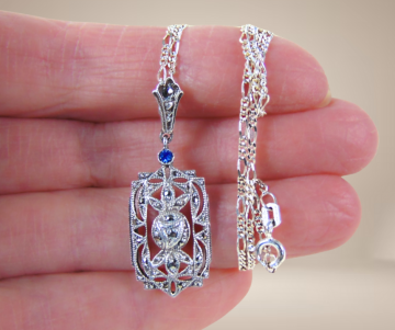 Art deco zilver markasiet blauw hanger rechthoek beige achtergrond  2