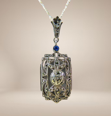 Art deco zilver markasiet blauw paste hanger rechthoek beige achtergrond 2