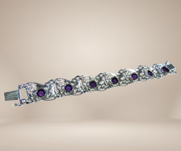 Art nouveau antiek zilveren amethist brede armband beige achtergrond 1