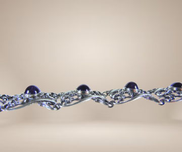 Art nouveau antiek zilveren amethist brede armband beige achtergrond 2