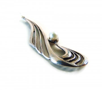 Art nouveau zilveren lange sierlijke hanger met parel x 2 3