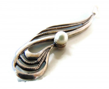 Art nouveau zilveren lange sierlijke hanger met parel x 2 4