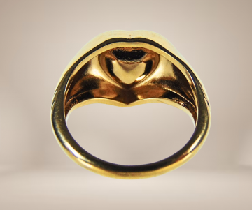 Avon 14 karaat verguld hart ring topaas glas beige achtergrond