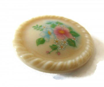 Avon porselein ronde broche bloemetjes 4