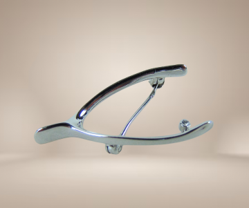 Ballou bab art deco zilveren wish bone geluk broche diamant beige achtergrond 2