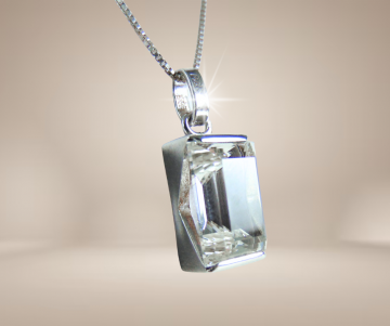 Bengt hallberg beh zweeds modernistische rechthoek zilver bergkristal hanger ketting beige achtergrond