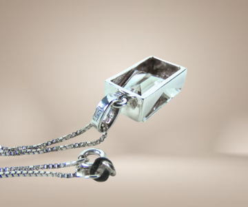 Bengt hallberg beh zweeds modernistische rechthoek zilver bergkristal hanger ketting beige achtergrond 4