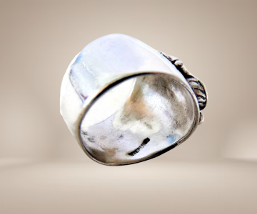 Brede aparte zilveren navajo native american ring tijgeroog beige achtergrond 7