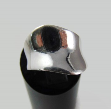 Brede modernistische zilveren asym ring glad 1