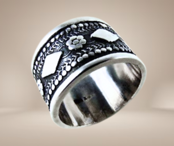 Brede ruit bloem bandring beige achtergrond 1