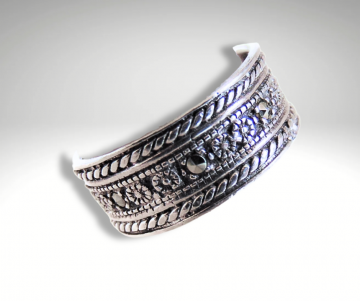 Brede zilver bandring bloempjes markasiet pr 2