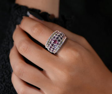 Brede zware zilveren band ring pave robijn op hand 1