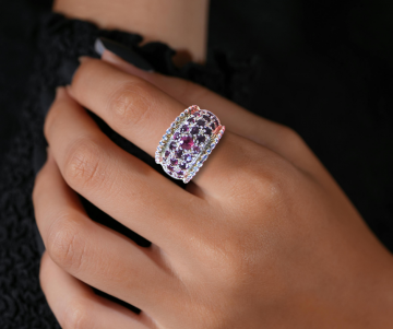 Brede zware zilveren band ring pave robijn op hand