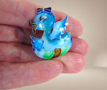 Chinees zilveren antieke emaille eend broche beige achtergrond 3