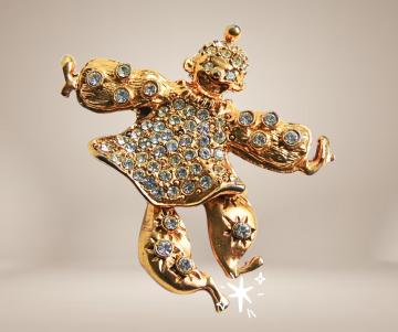 Clown broche 1928 vintage beige achtergrond 3