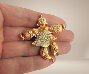 Clown broche 1928 vintage beige achtergrond 4