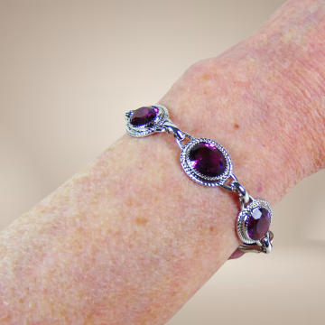 Danecraft schakelarmand paarse steen beige achtergrond 1