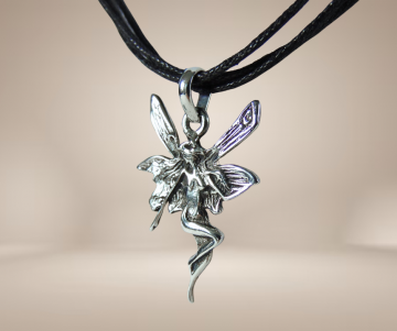 Elfje zilveren hanger koord ketting beige achtergrond 1