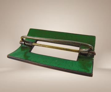 Email kleurige bloemen gesp antiek beige achtergrond