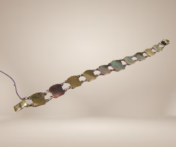 Email koperen schild schakel armband beige achtergrond 1