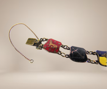 Email koperen schild schakel armband beige achtergrond 2