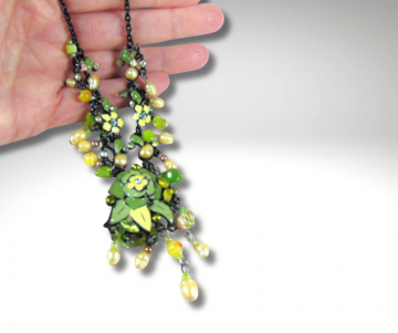 Feeerieke sprookjes ketting appel groen parels strass email pr 3