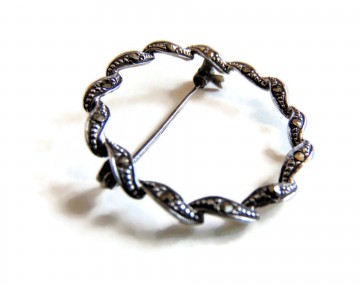 Golvende cirkel zilveren broche markasiet 3