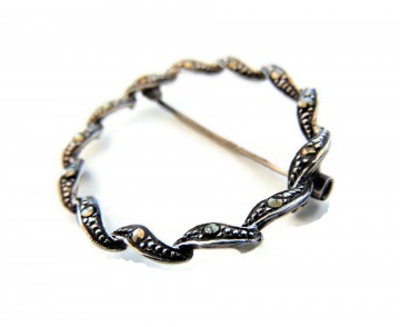 Golvende cirkel zilveren broche markasiet 4