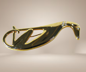 Gouden hazewindhond broche beige achtergrond 2